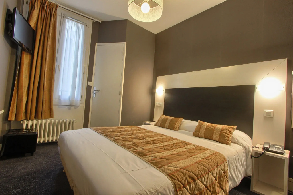 Standard Double room (full double bed)
