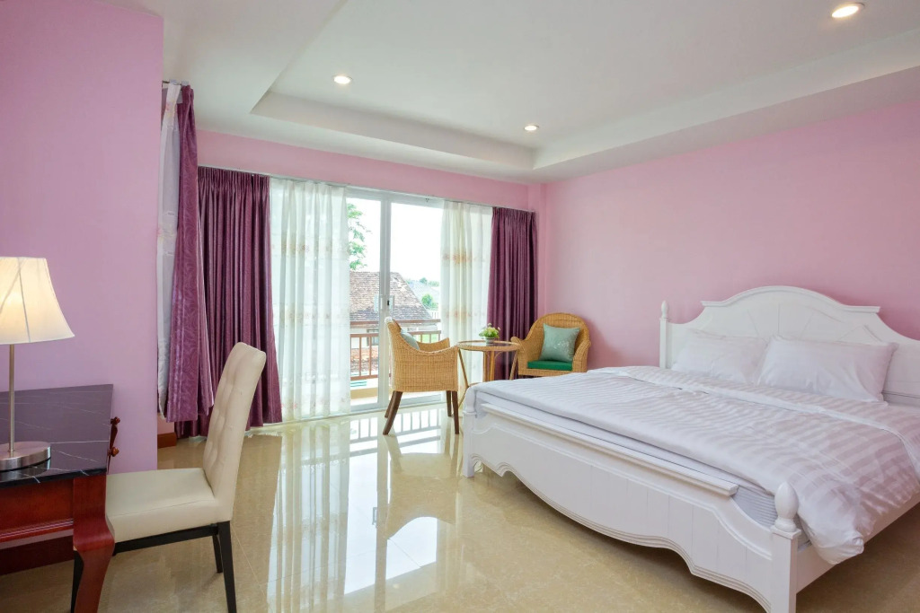 Deluxe Double room with balcony full double bed