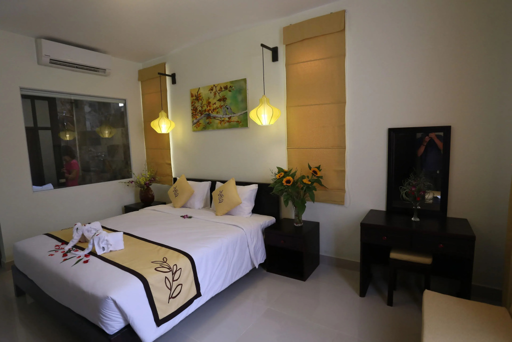 1 Bedroom Deluxe Double room with balcony (full double bed)