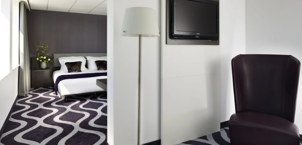 Business Double Suite (full double bed)