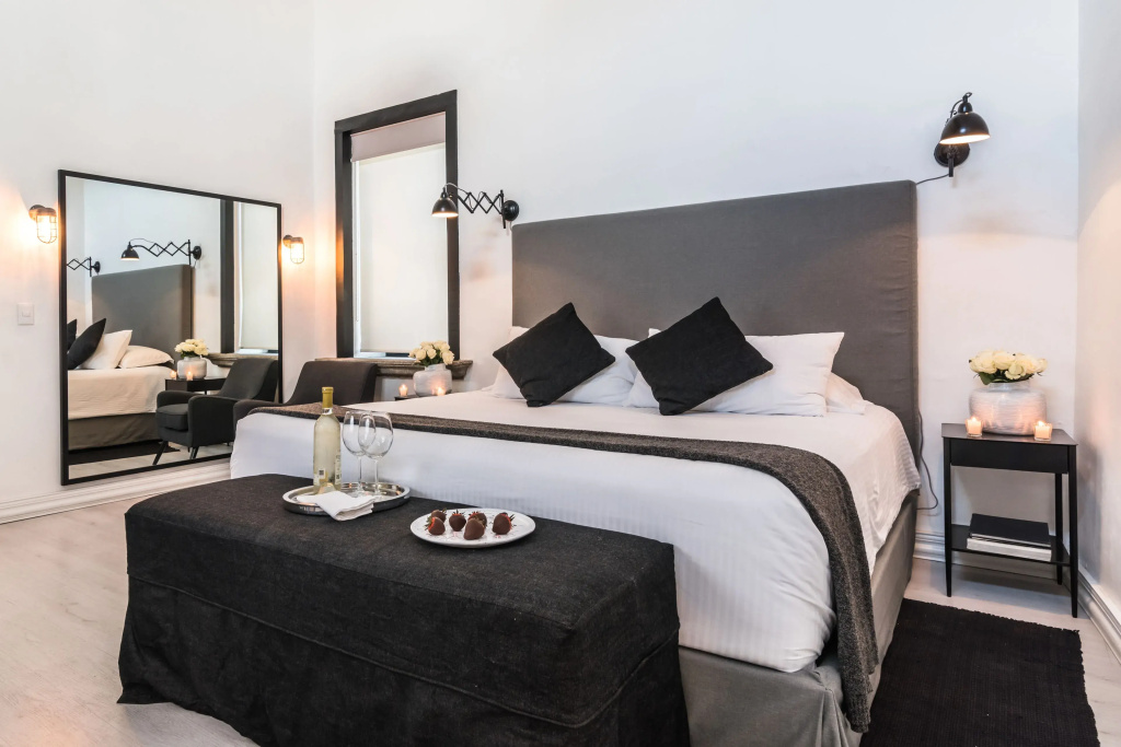 Double room (full double bed)