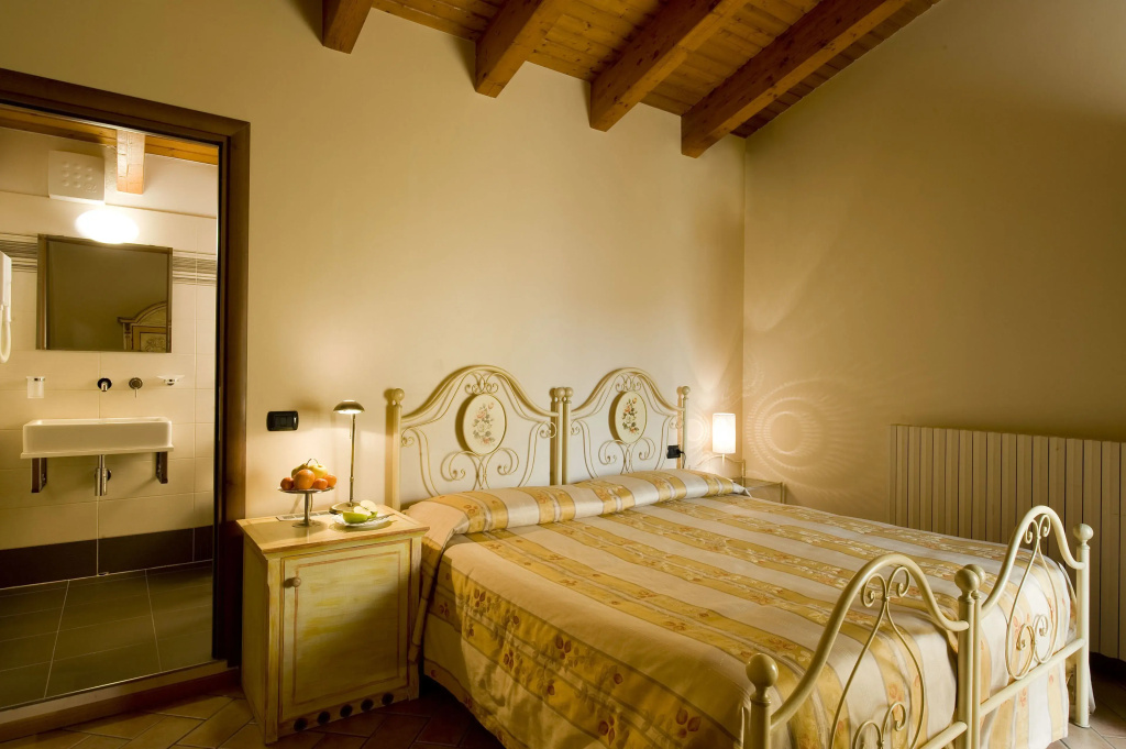Standard Double room (full double bed)