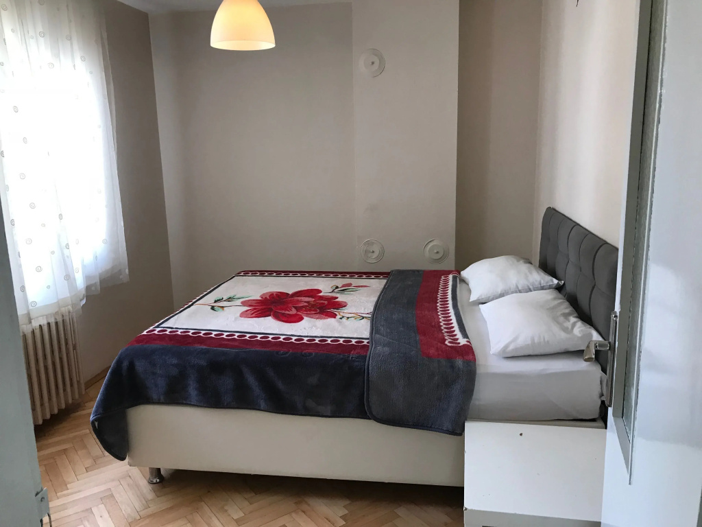 4 Bedrooms Apartment