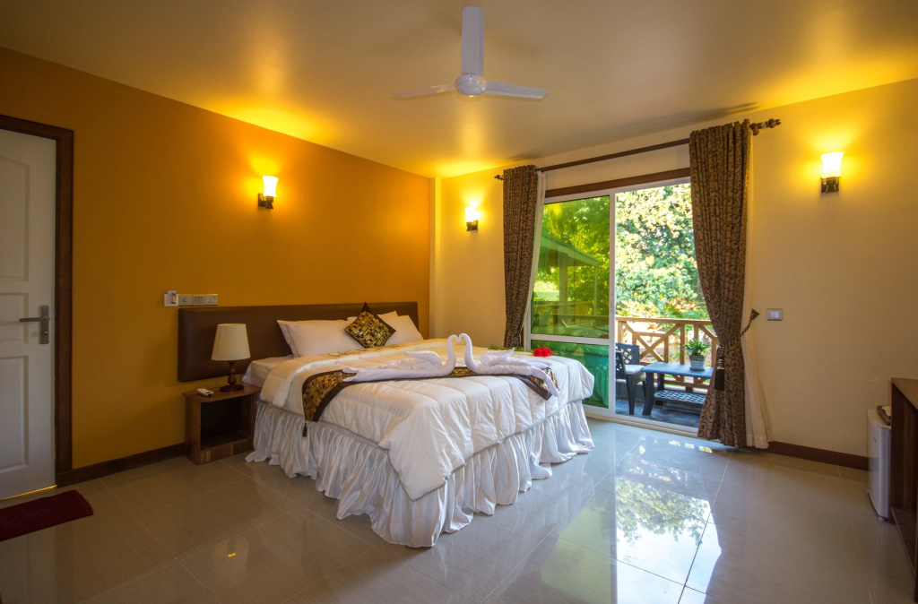 Double Suite with sea view (full double bed)
