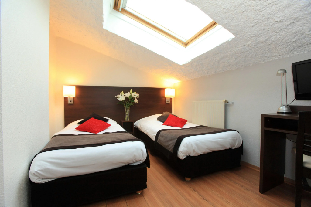 Standard Triple room