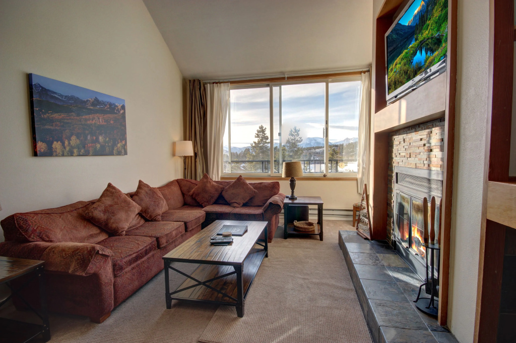 2 Bedrooms Standard room with mountain view