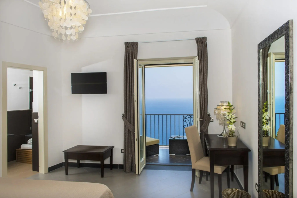 Superior Double room with sea view (full double bed)