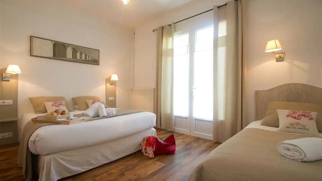 Standard Triple room