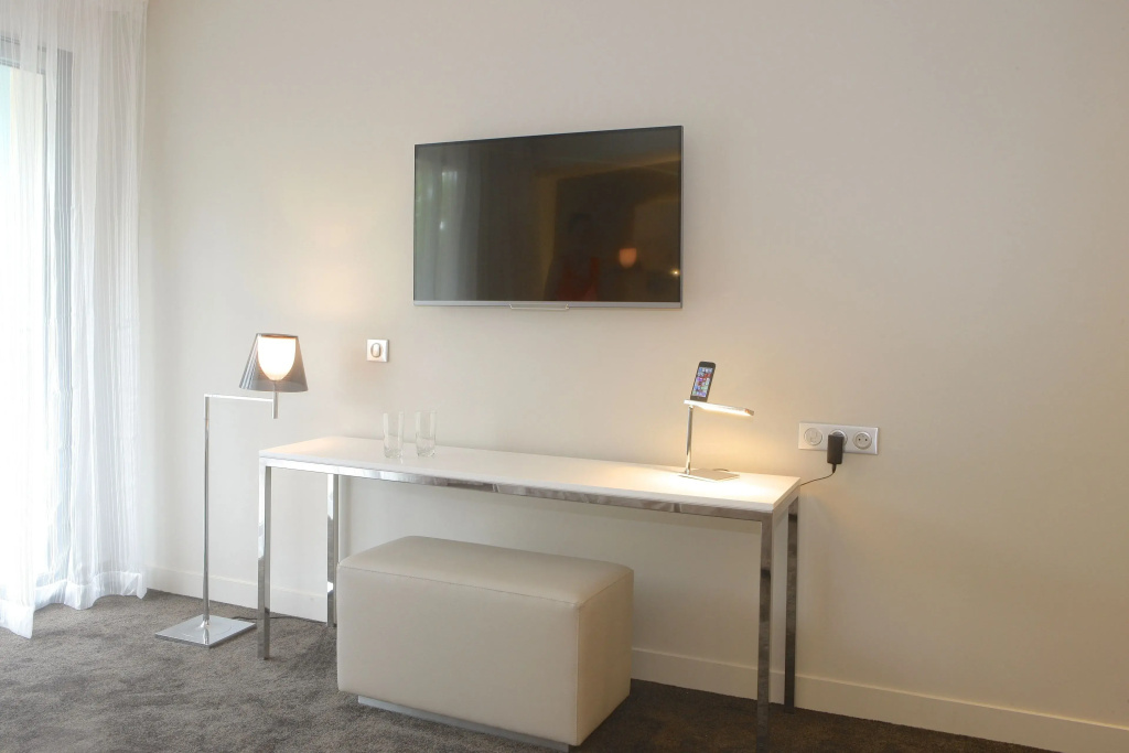 Classic Double room with balcony (full double bed)