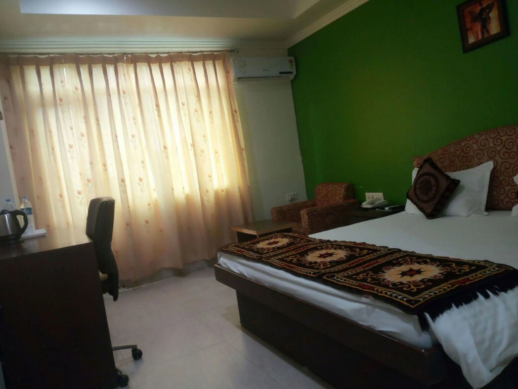 Single Suite single bed