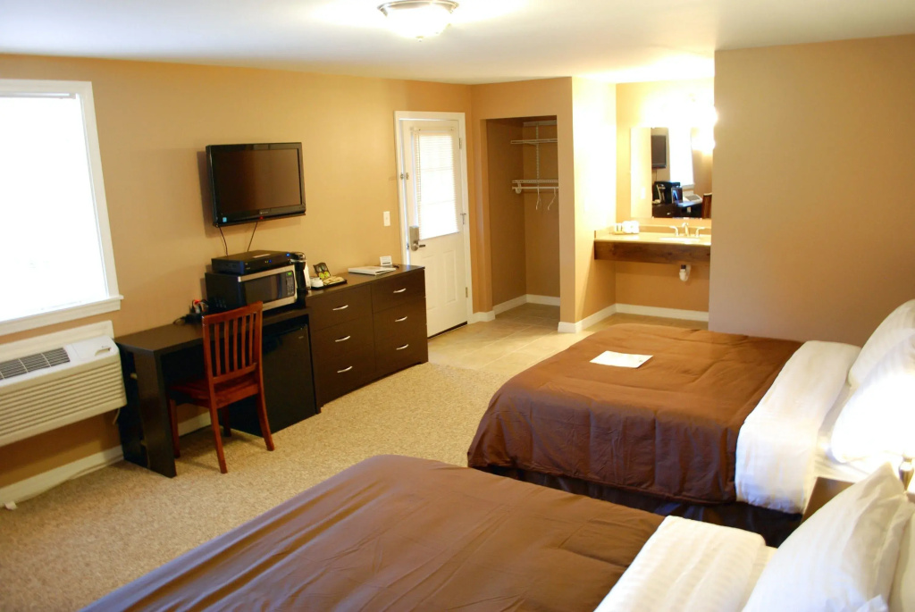 Deluxe Double room (full double bed)