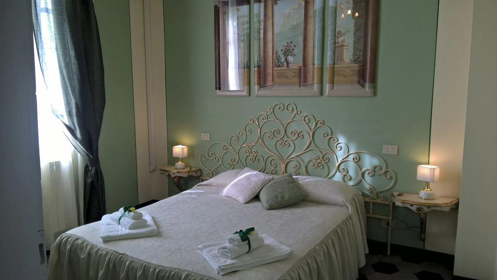 Superior Double room (full double bed)