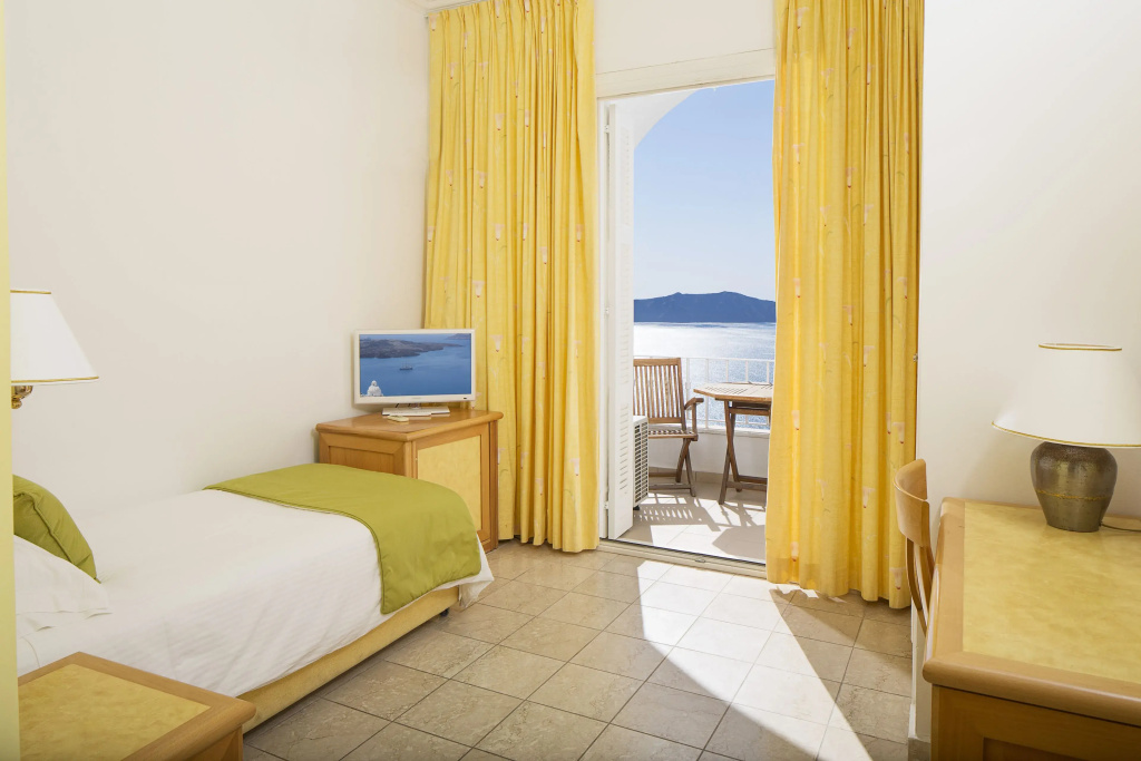 Standard Single room with balcony and with mountain view (single bed)