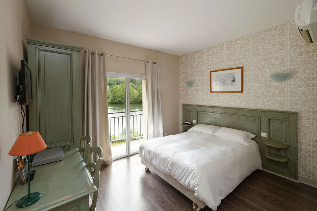 Standard Double room (full double bed)