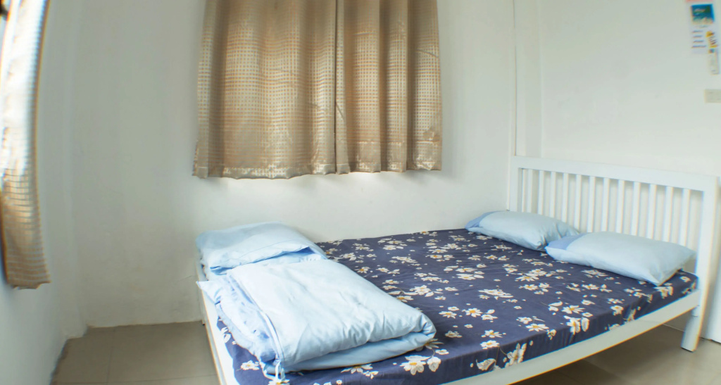 Deluxe Double room with city view (full double bed)