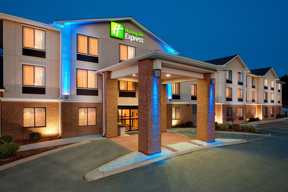 La Quinta Inn & Suites by Wyndham Norwich-Plainfield-Casino image