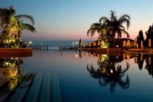 Beach & Waterfront