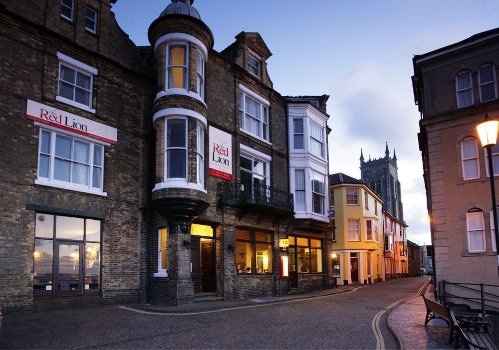 The Red Lion Hotel image