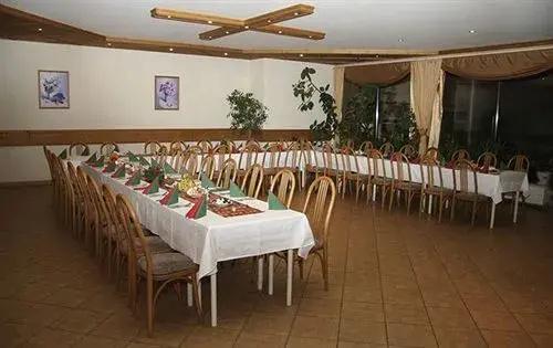 Food & Beverage