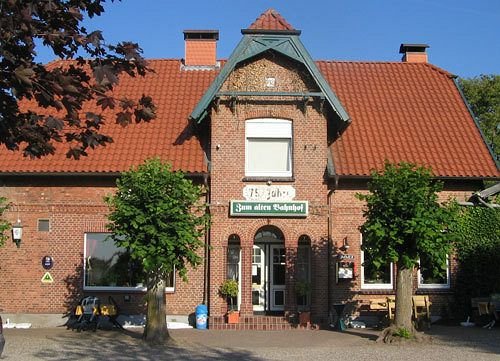 Zum alten Bahnhof image