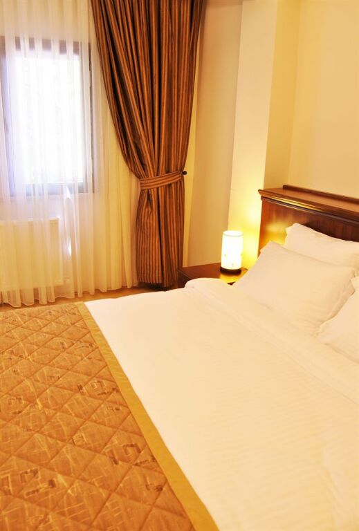 gallery_image_hidden_6