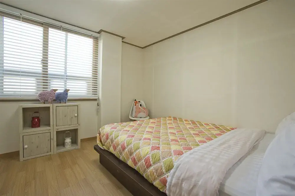 Stay in one place. Stay in a hostel.
