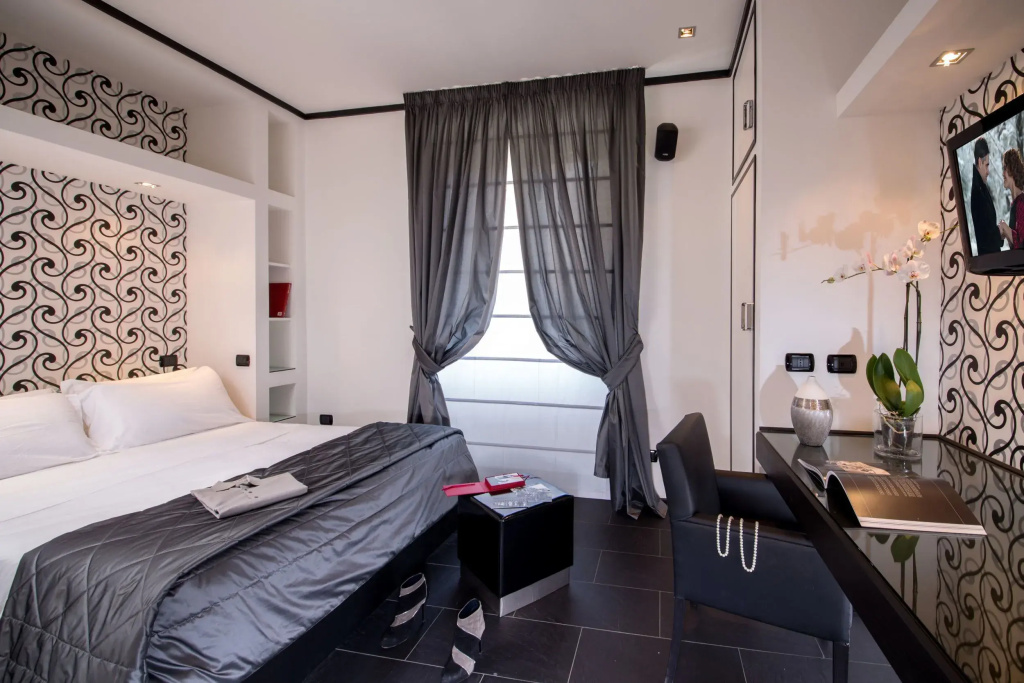 Superior Double room with balcony and with city view (full double bed)