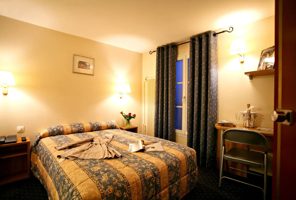 Standard Double room (full double bed)