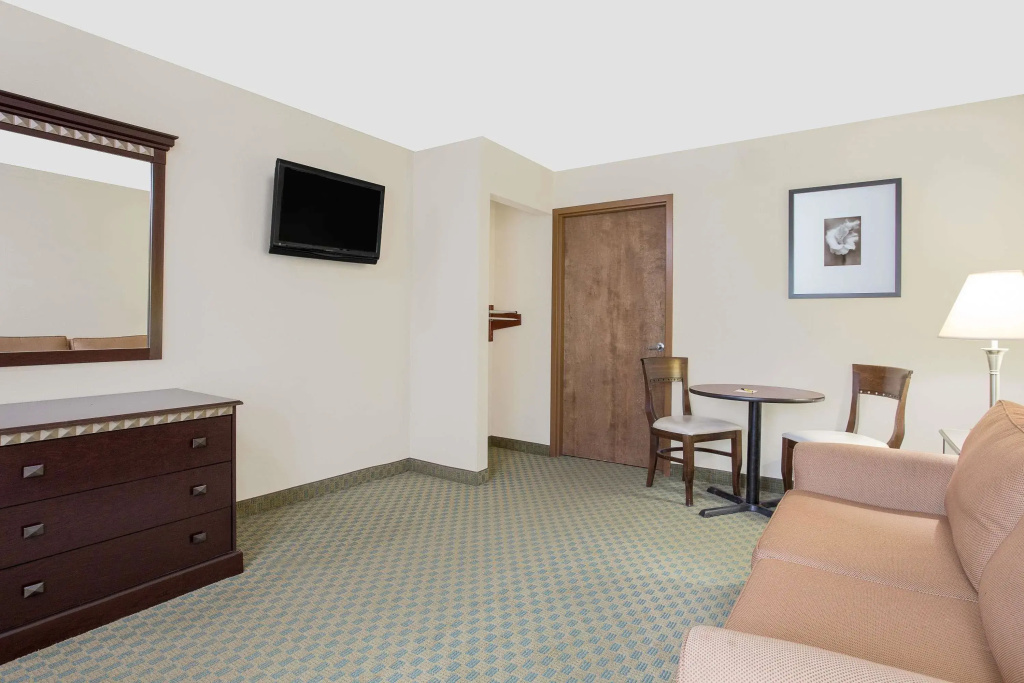 Double Suite (full double bed)