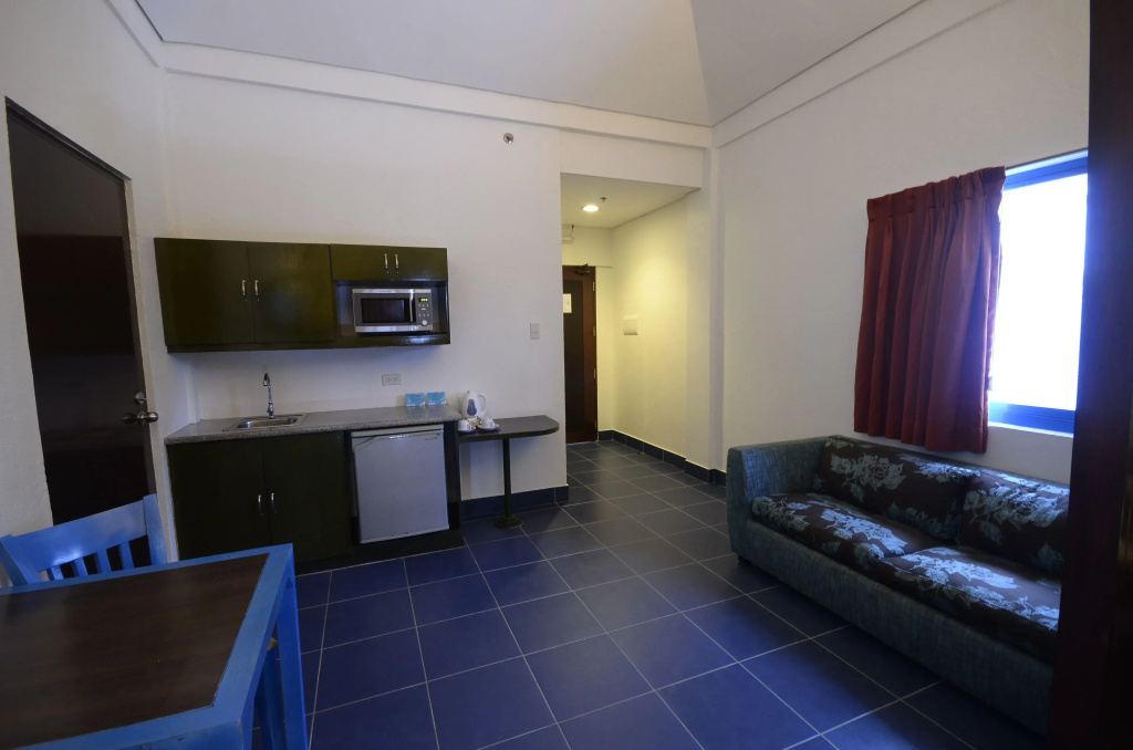 Standard Quadruple room with garden view