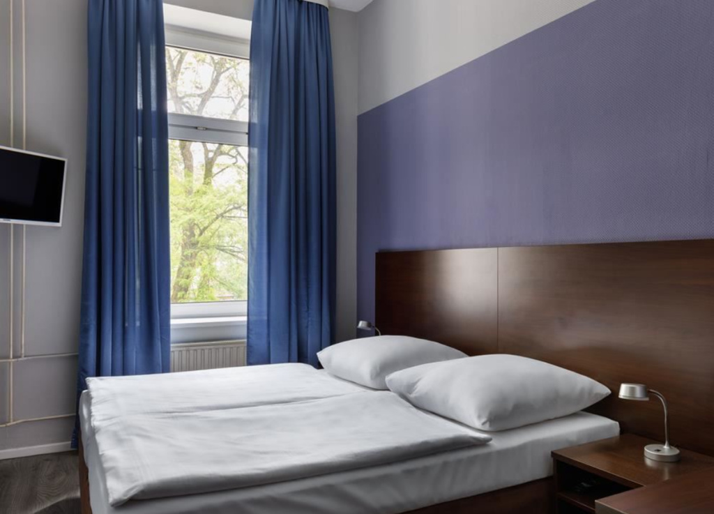 Double room (full double bed)