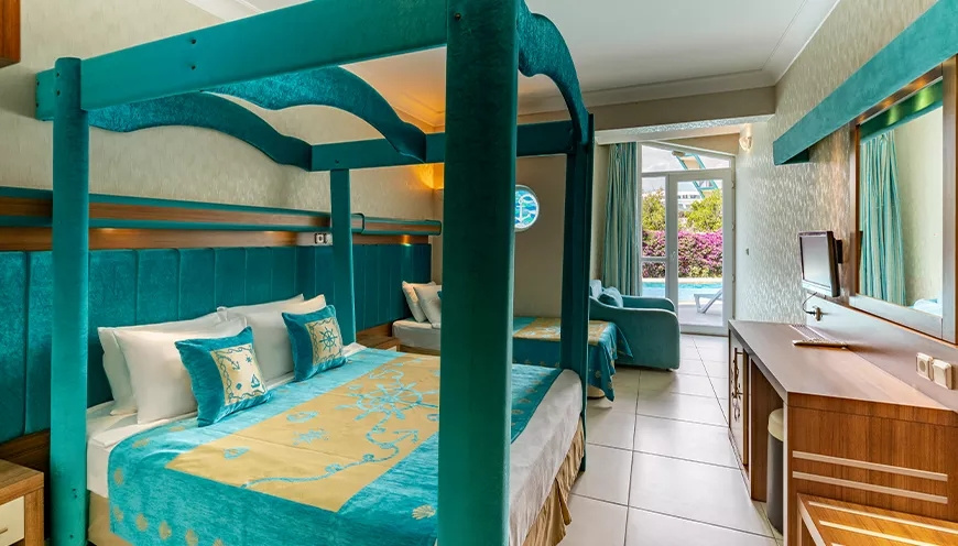 Standard Swim Up / Pool Double room (full double bed)