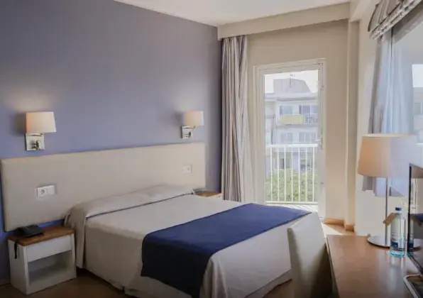 Single room with partial sea view
