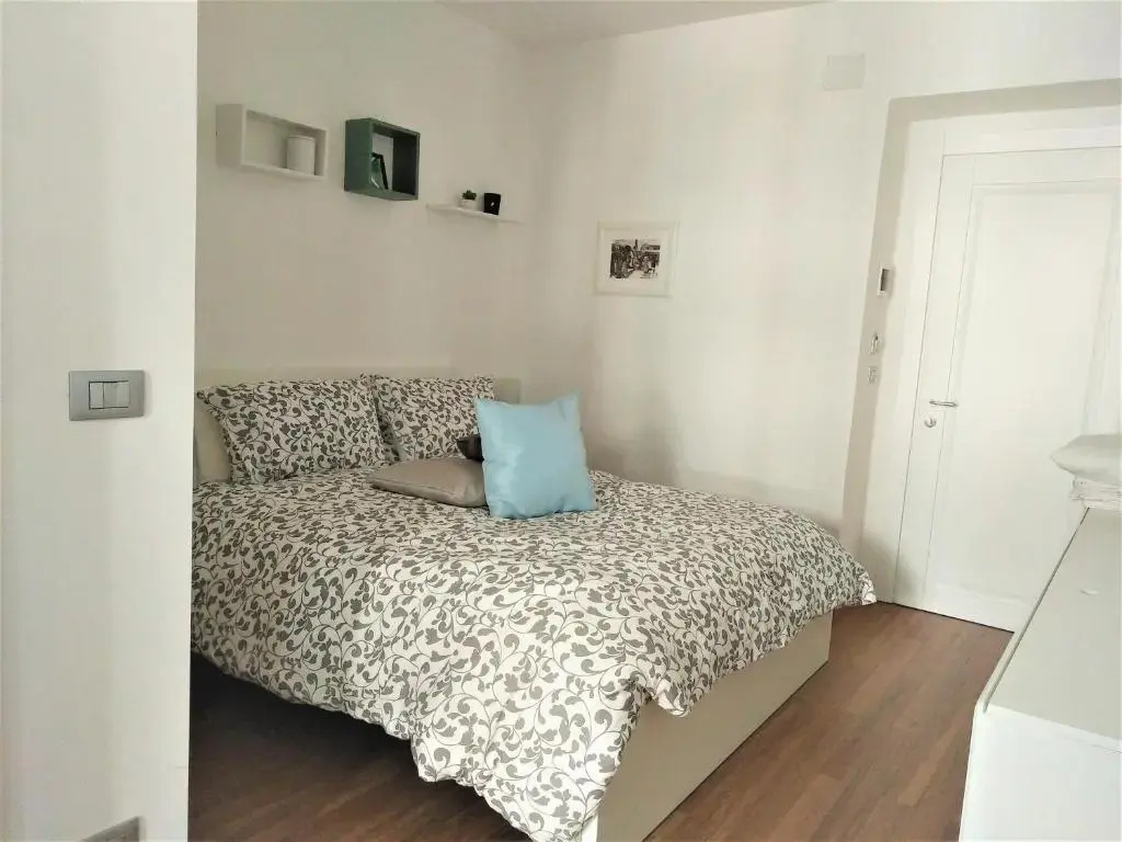 Large Double room (full double bed)