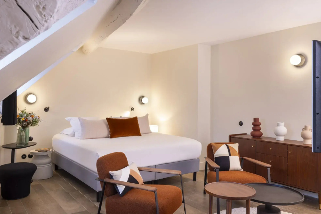 Double Junior Suite (full double bed)