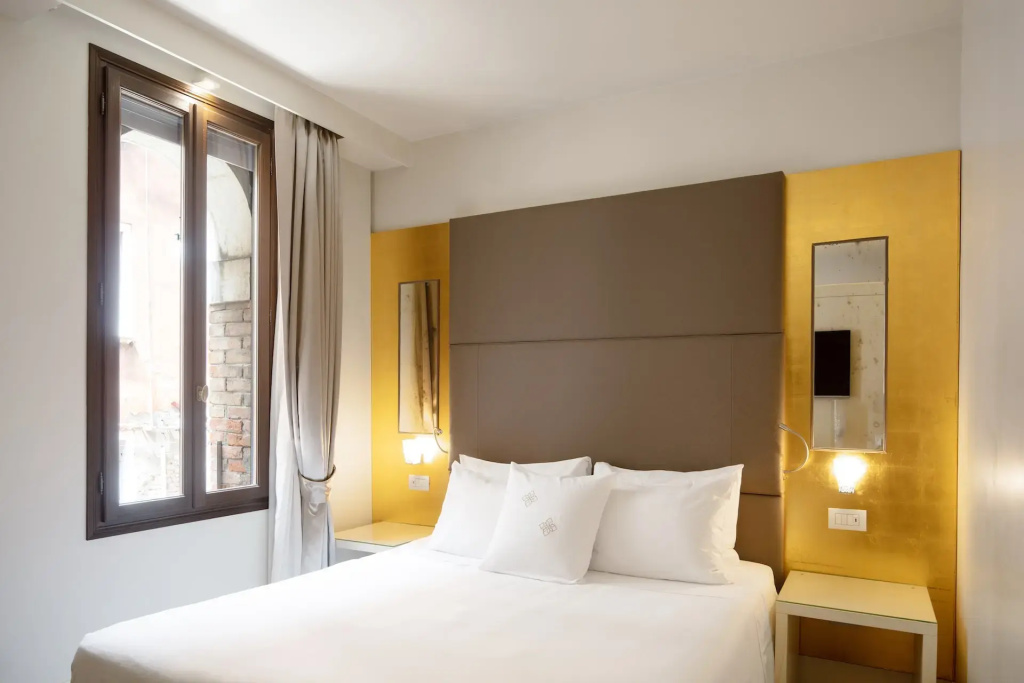 Double Junior Suite (full double bed)