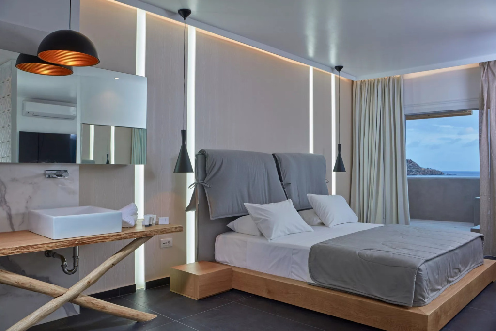 Deluxe Double Suite with sea view (full double bed)