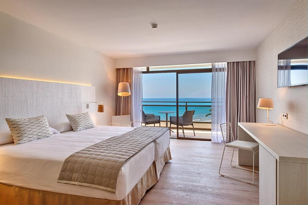 Double room with ocean view (twin beds)