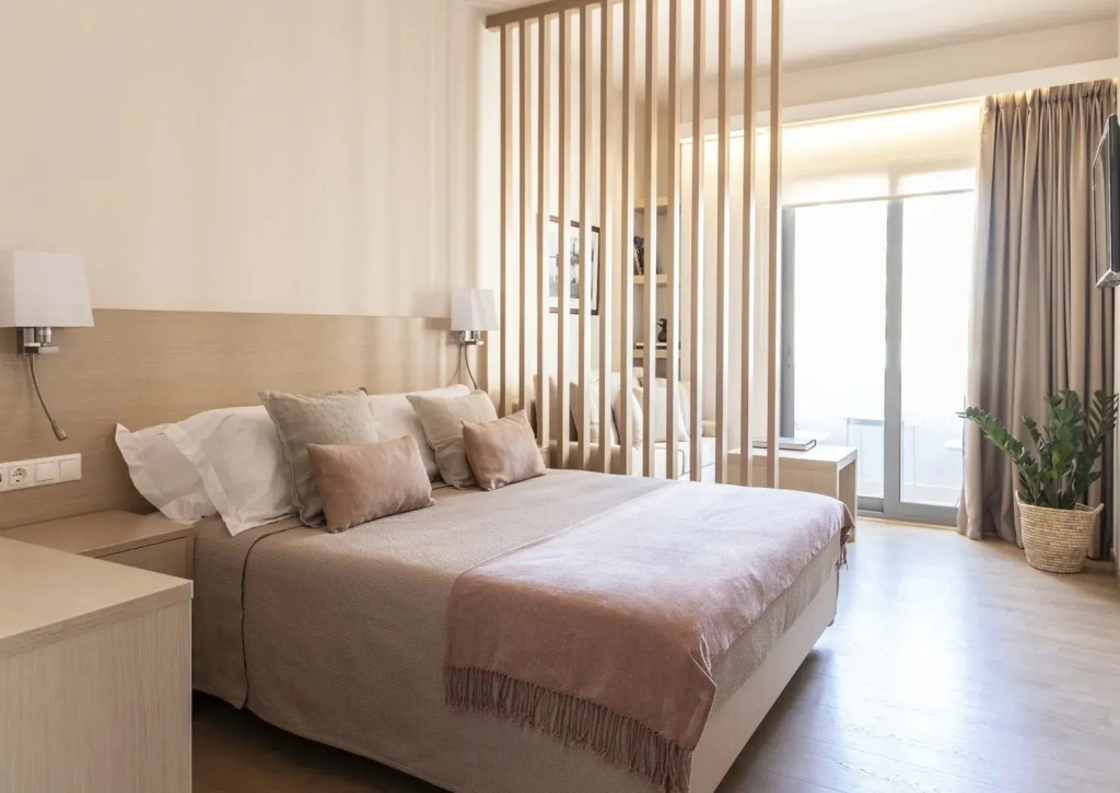 Double Junior Suite with city view (full double bed)