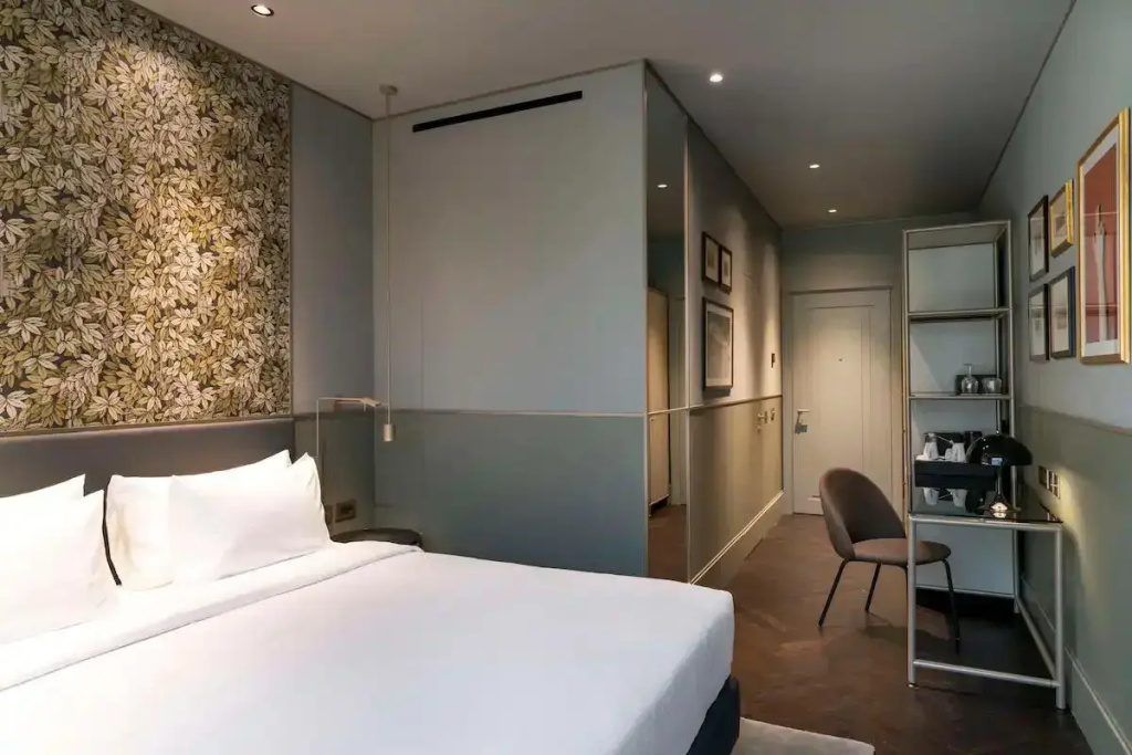 Radisson Collection Hotel, Roma Antica - Tap to explore photos