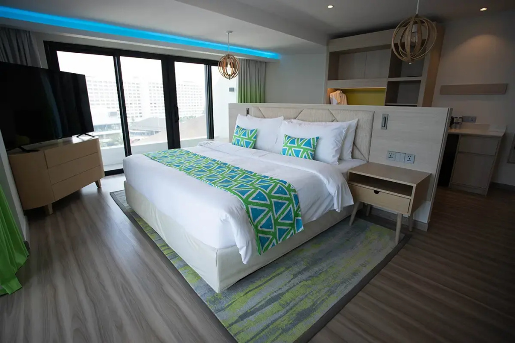 Premier Double Suite with bay view (full double bed)