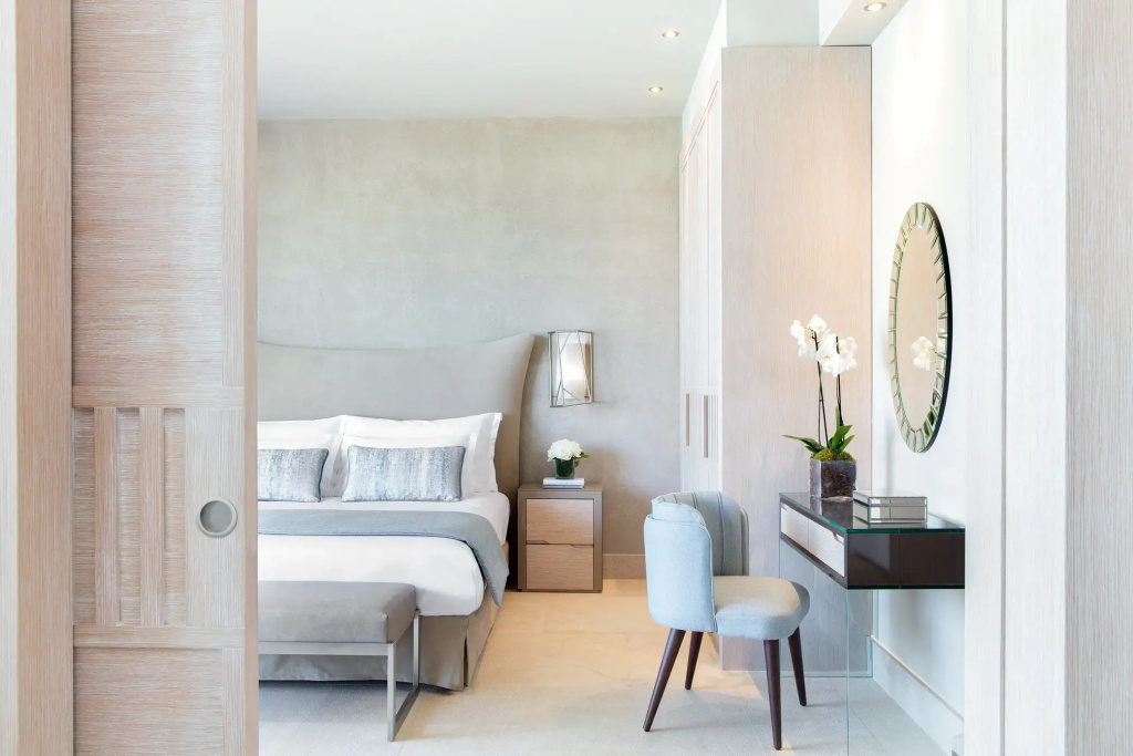 1 Bedroom Deluxe Grand Double Suite with balcony (full double bed)