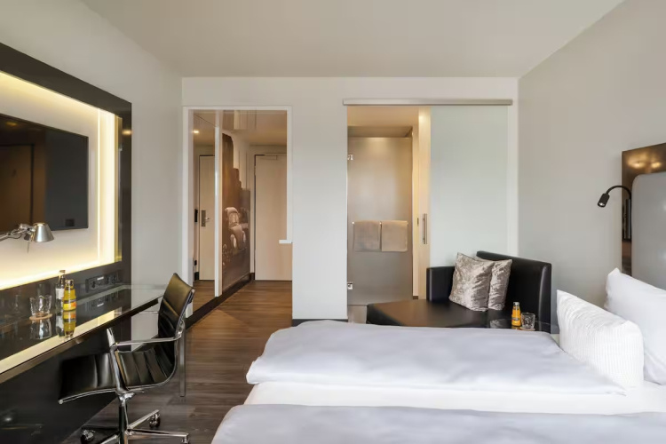 The INNSiDE Double room (twin beds)