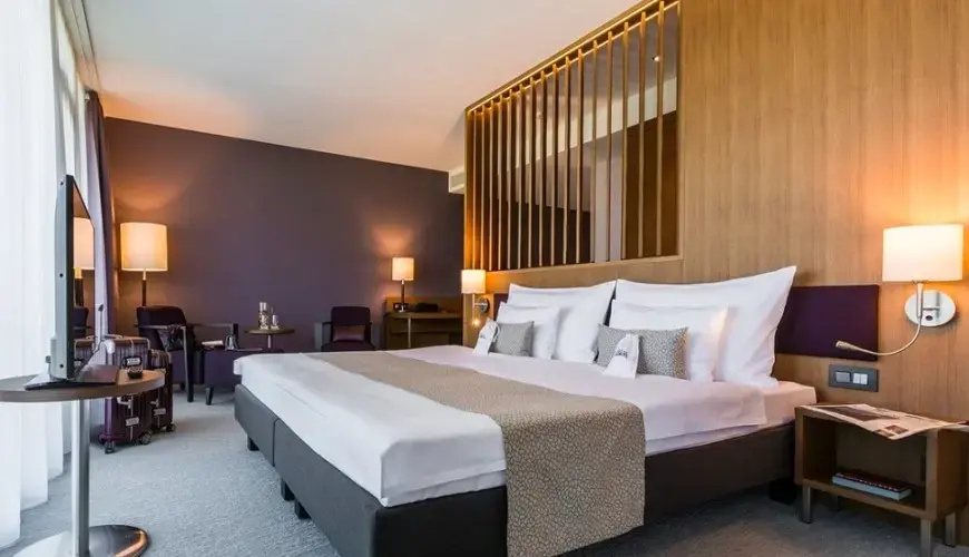 Double Junior Suite with lake view (twin beds)