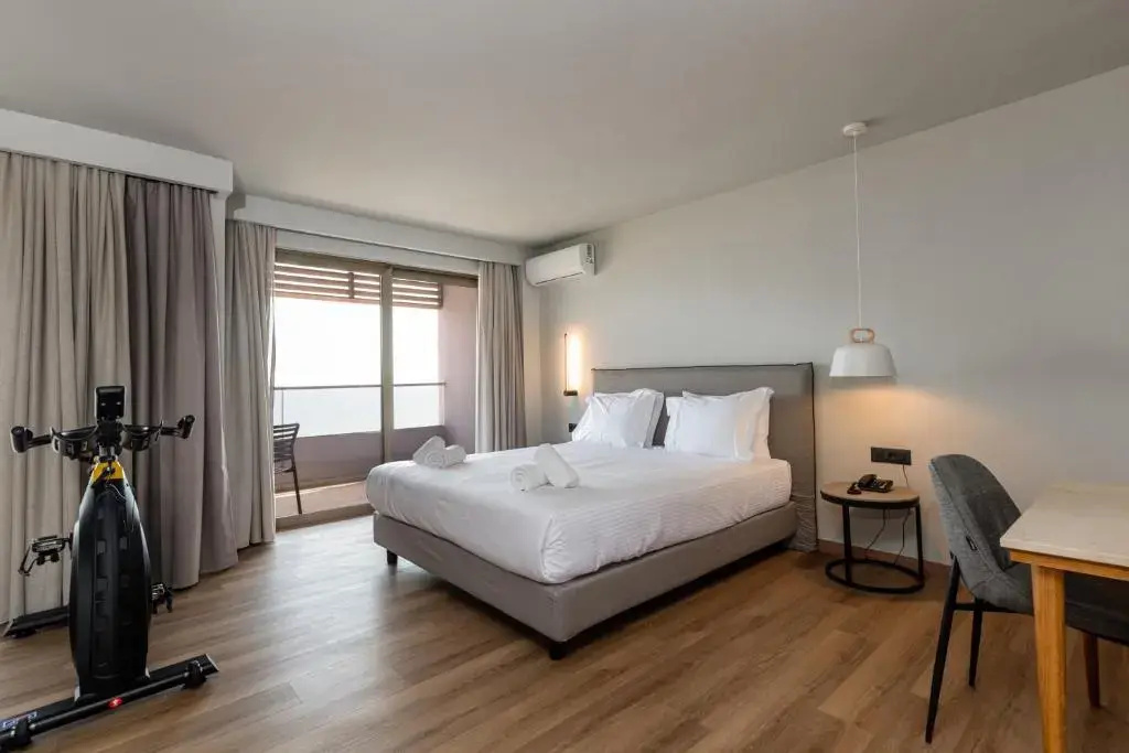 In-room Fitness Double Junior Suite with panoramic sea view (full double bed)