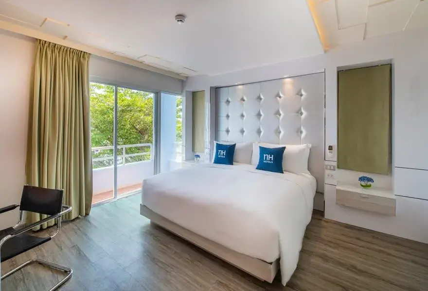 Premier Deluxe Double room (full double bed)
