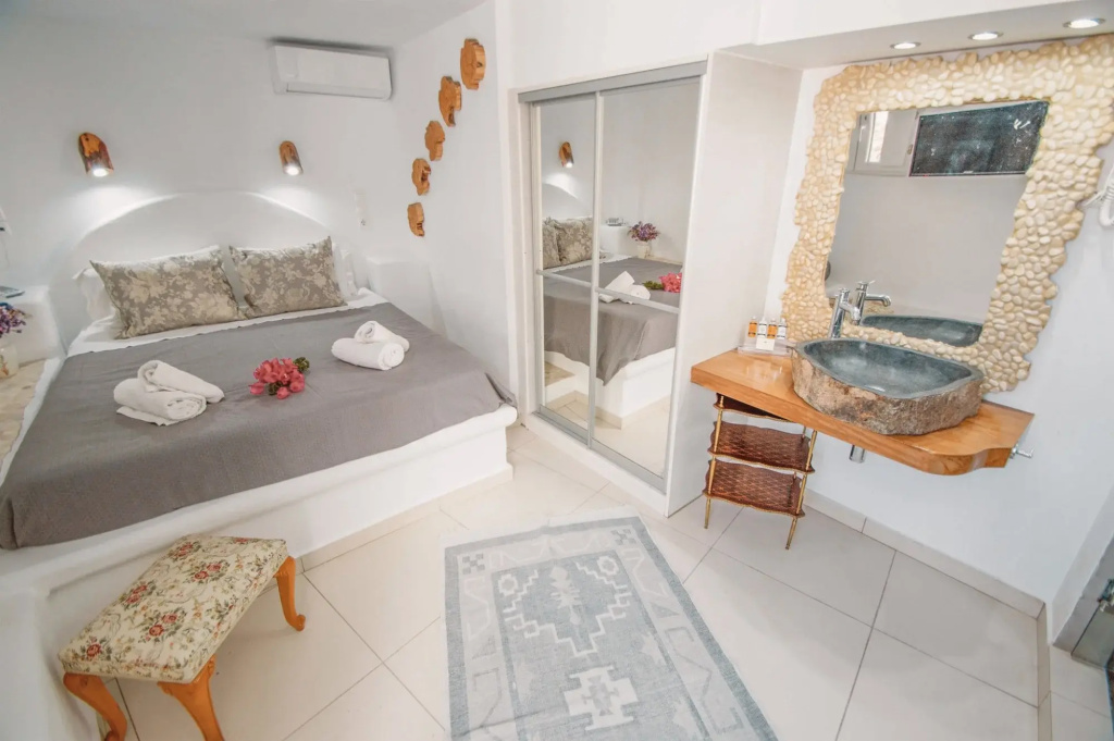 Petite Double Basement room (full double bed)