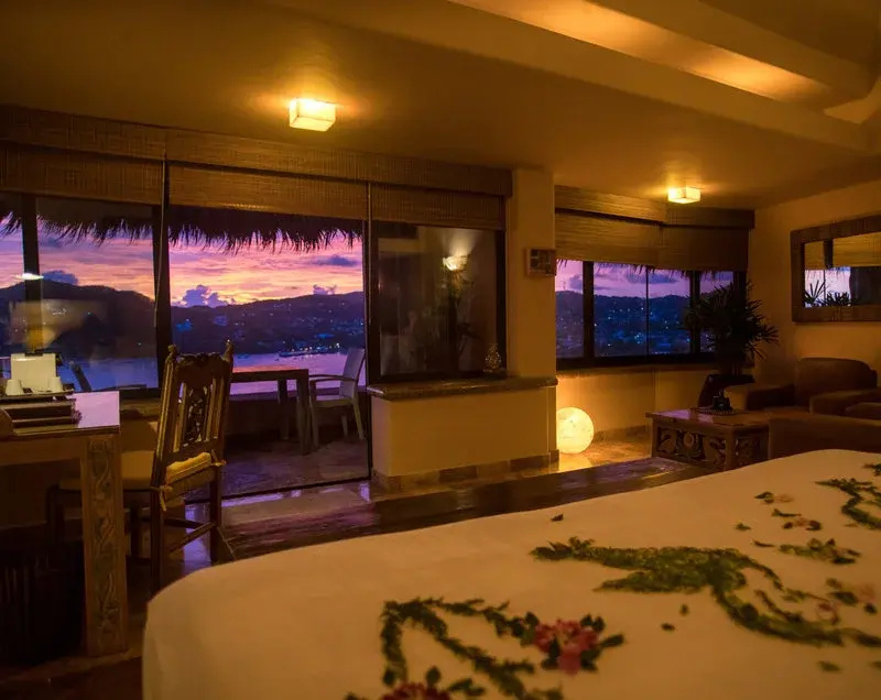 Owner’s Luxury Pool Double Suite oceanfront (full double bed)