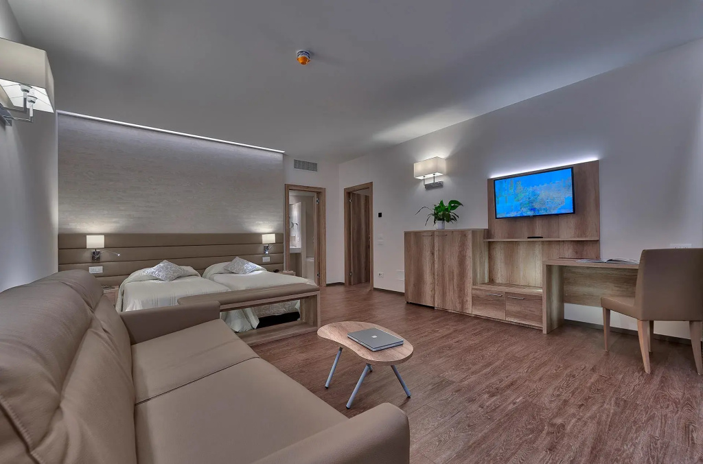 Garden Double Suite (full double bed)