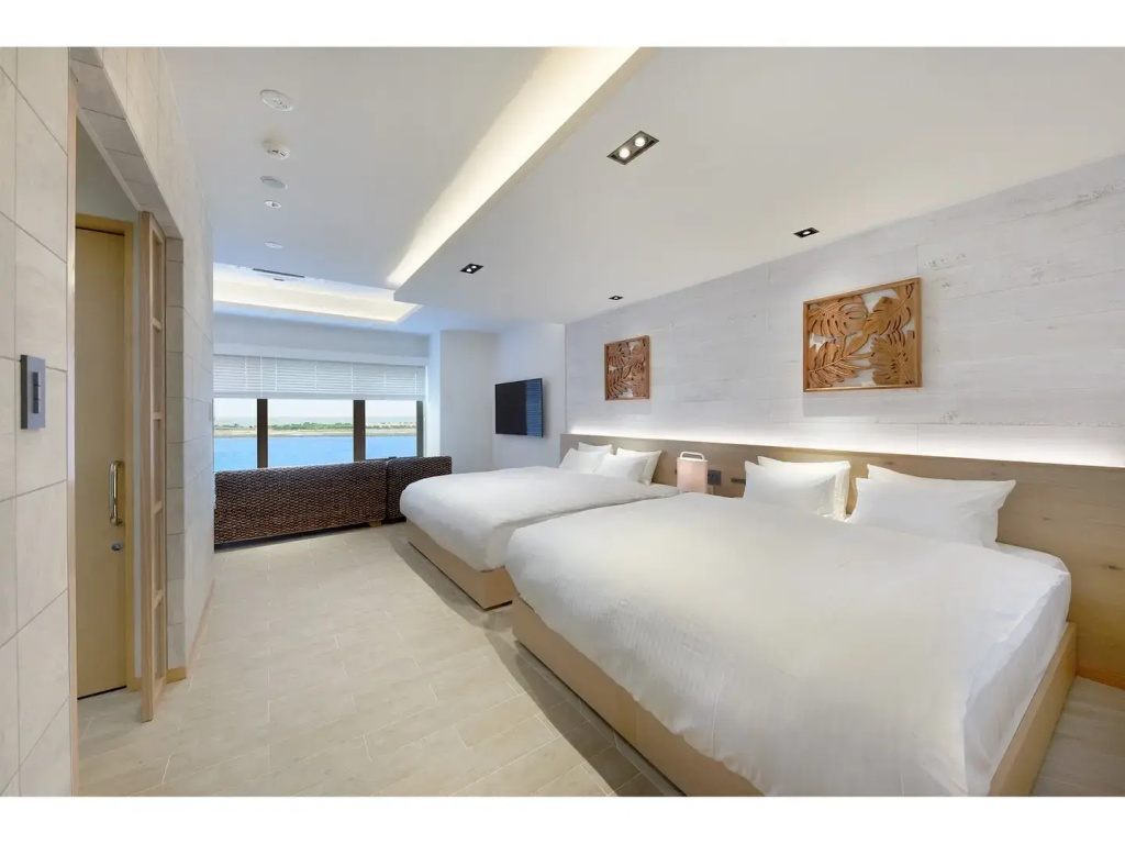 Wide Living Junior Suite Sea View
